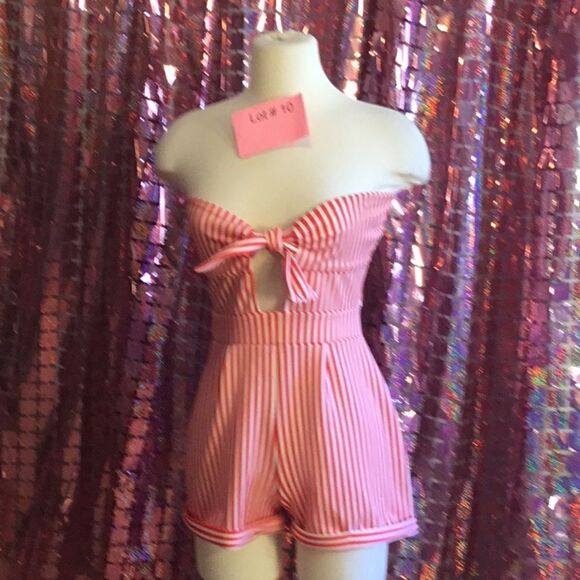 Candy cane striped shorts romper with tie front - Picture 2 of 12
